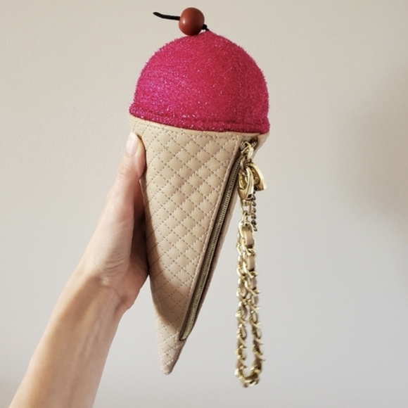 Betsey Johnson Ice Cream Wristlet Bag 🍦🩷💓 - Picture 2 of 9